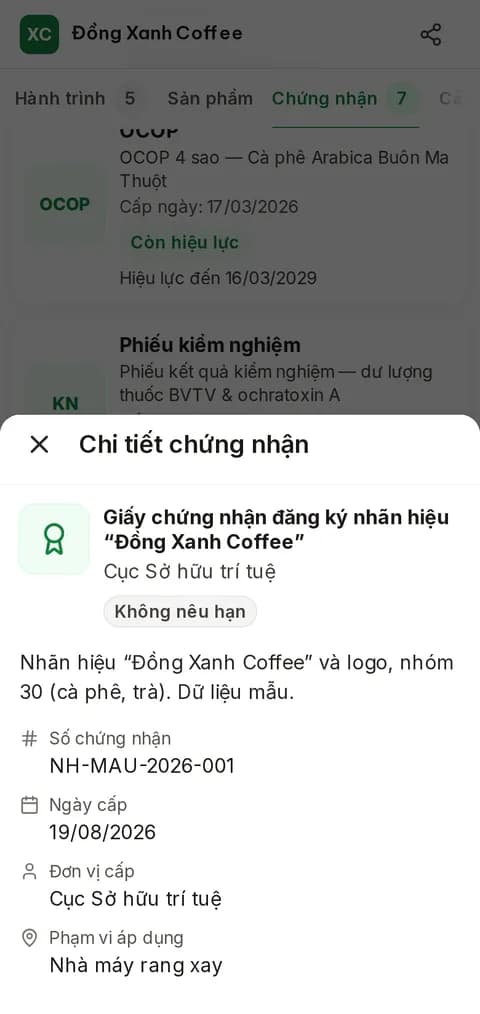 Trang truy xuất trên điện thoại khi khách quét tem — giấy chứng nhận đăng ký nhãn hiệu (dữ liệu mẫu)
