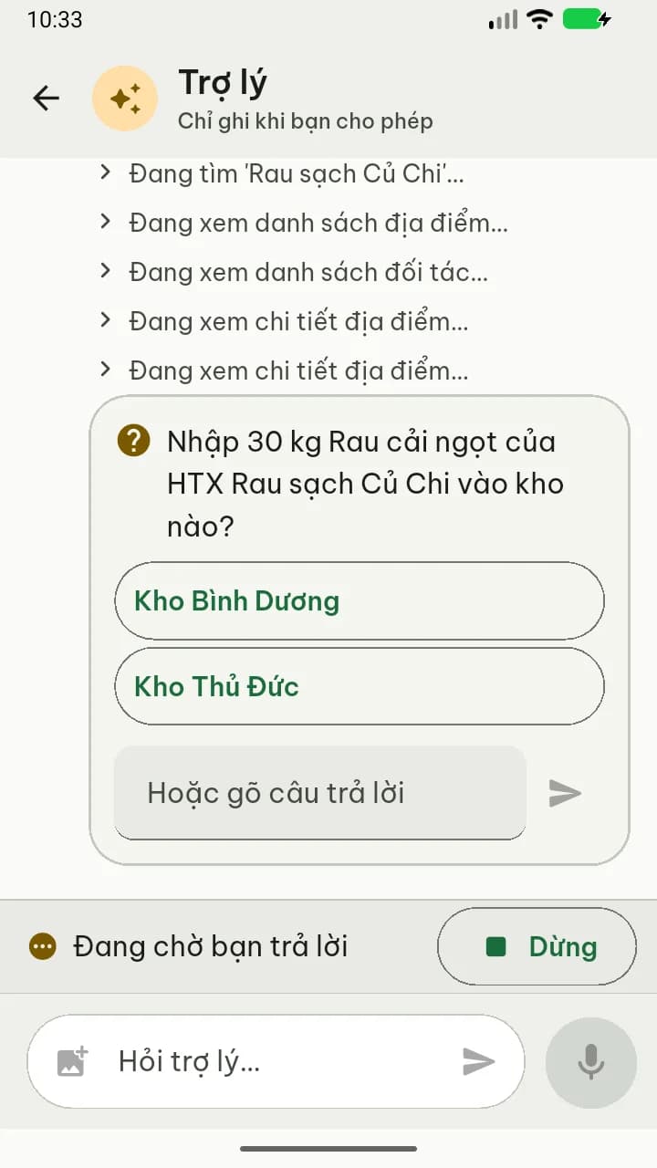 Màn hình trợ lý AI trong app VNCX Doanh nghiệp — trợ lý hỏi lại khi yêu cầu chưa rõ (dữ liệu mẫu)