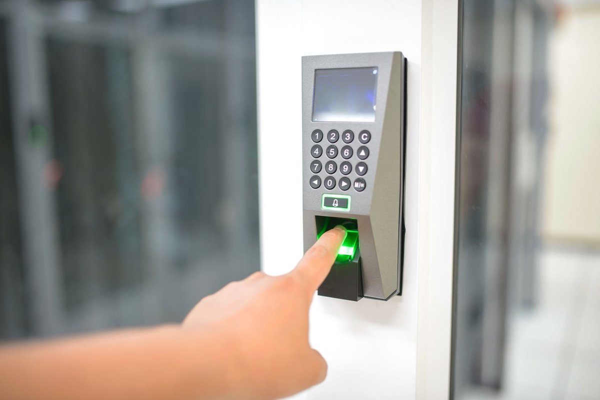 Sinh trắc học vân tay, khuôn mặt, vân lòng bàn tay trong xác thực hàng hiệu: bổ sung cho QR code, không thay thế